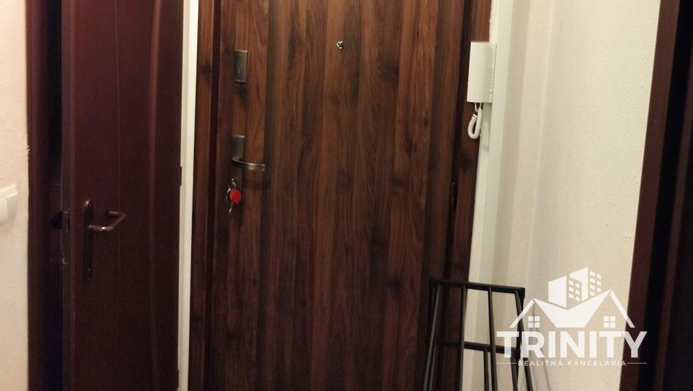 Na prenájom zariadená garsónka v meste Nové Zámky