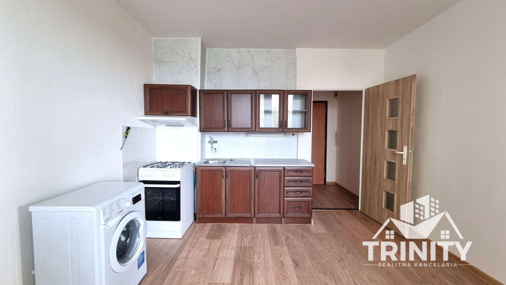 Na prenájom veľký 1-izbový byt s dvomi loggiami v meste Nové Zámky