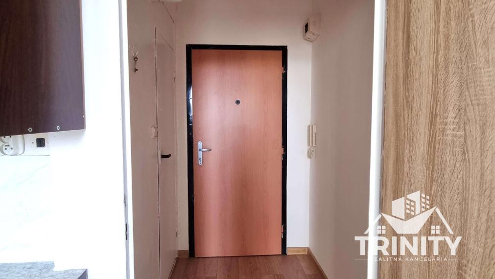 Na prenájom veľký 1-izbový byt s dvomi loggiami v meste Nové Zámky