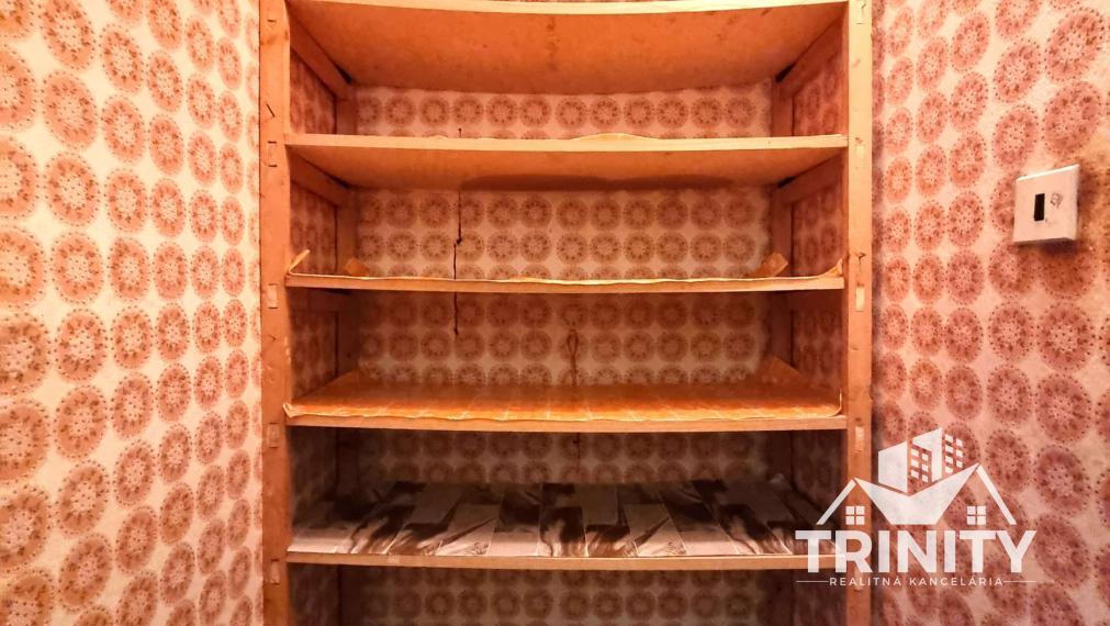 Na prenájom veľký 1-izbový byt s dvomi loggiami v meste Nové Zámky