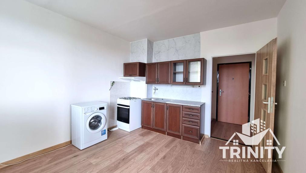 Na prenájom veľký 1-izbový byt s dvomi loggiami v meste Nové Zámky