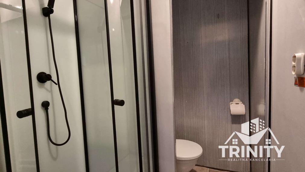 Na prenájom veľký 1-izbový byt s dvomi loggiami v meste Nové Zámky