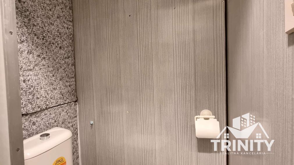 Na prenájom veľký 1-izbový byt s dvomi loggiami v meste Nové Zámky