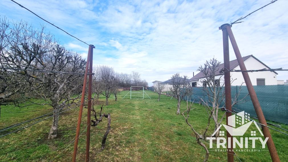 Exkluzívne - Na predaj slnečný stavebný pozemok v meste Šurany - časť Kostolný Sek