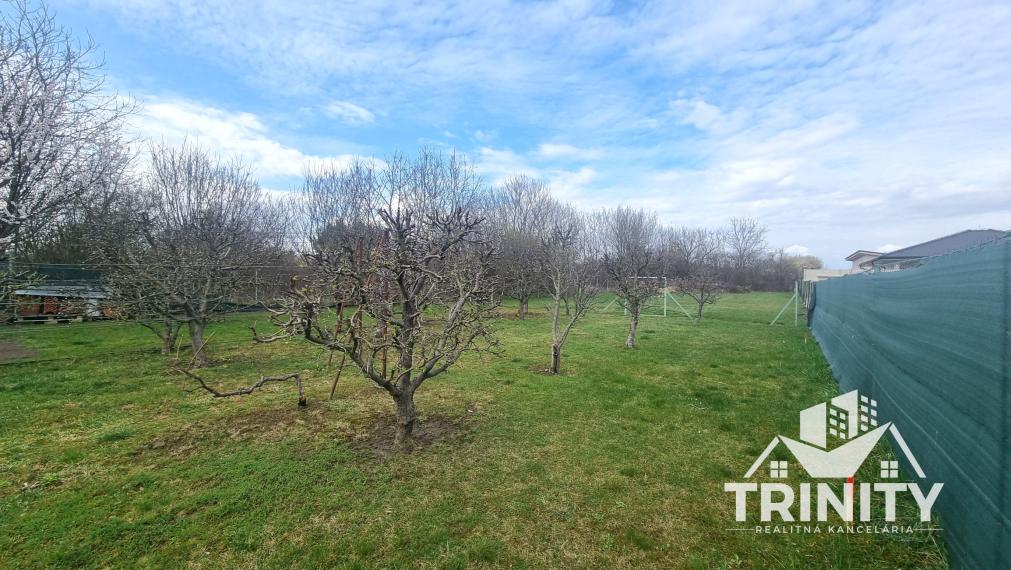 Exkluzívne - Na predaj slnečný stavebný pozemok v meste Šurany - časť Kostolný Sek