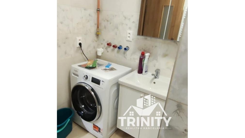 Na prenájom prerobený 1-izbový byt v Nových Zámkoch