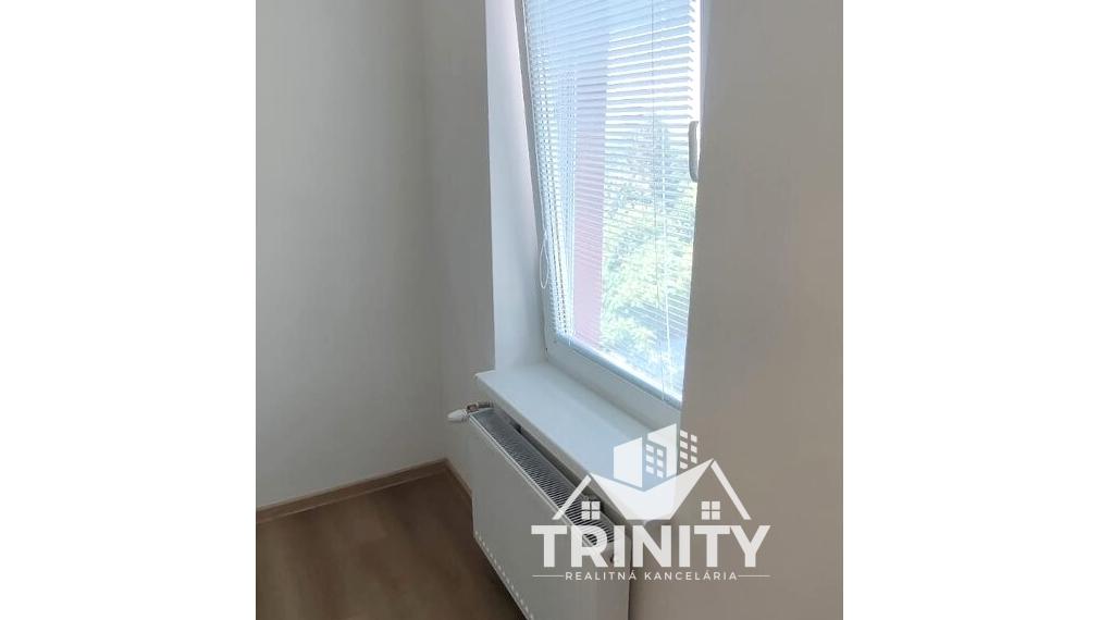 Na prenájom prerobený 1-izbový byt v Nových Zámkoch