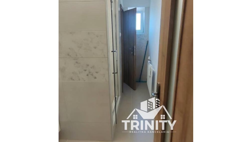 Na prenájom prerobený 1-izbový byt v Nových Zámkoch