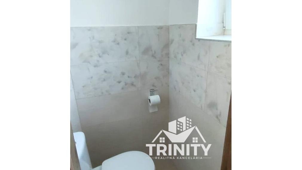 Na prenájom prerobený 1-izbový byt v Nových Zámkoch