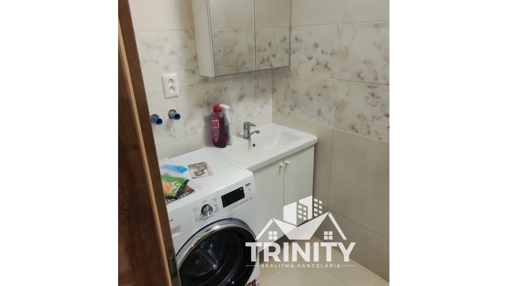 Na prenájom prerobený 1-izbový byt v Nových Zámkoch