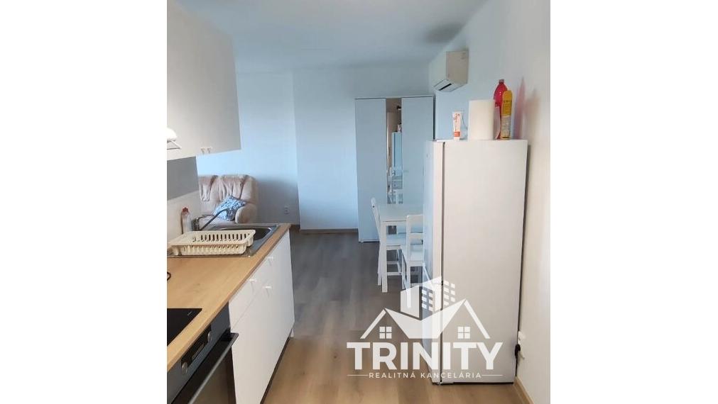 Na prenájom prerobený 1-izbový byt v Nových Zámkoch