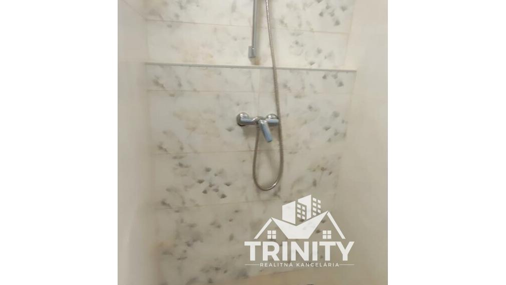 Na prenájom prerobený 1-izbový byt v Nových Zámkoch