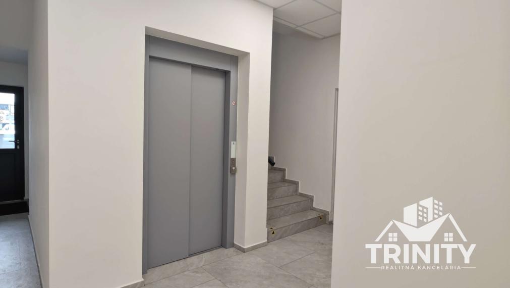 Na predaj 2-izbový byt s balkónom v novostavbe v Nových Zámkoch