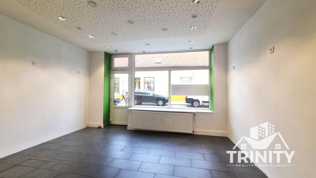 Na prenájom nebytový priestor v centre mesta v Nových Zámkoch