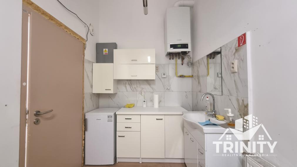 Na prenájom nebytový priestor v centre mesta v Nových Zámkoch