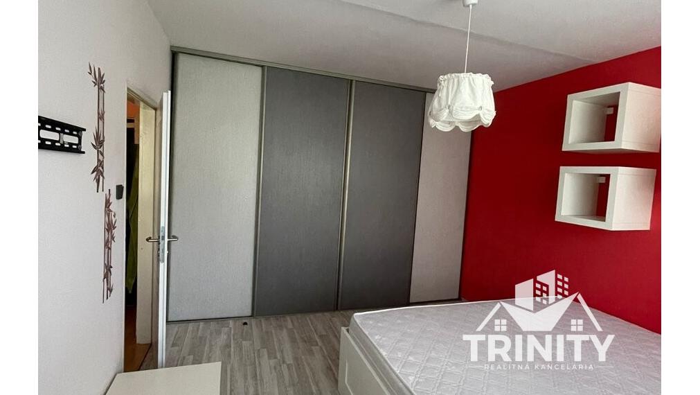 Na prenájom 1-izbový byt neďaleko autob. stanice v Nových Zámkoch