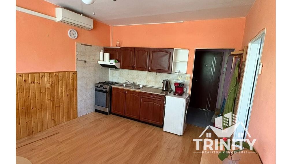 Na prenájom 1-izbový byt neďaleko autob. stanice v Nových Zámkoch