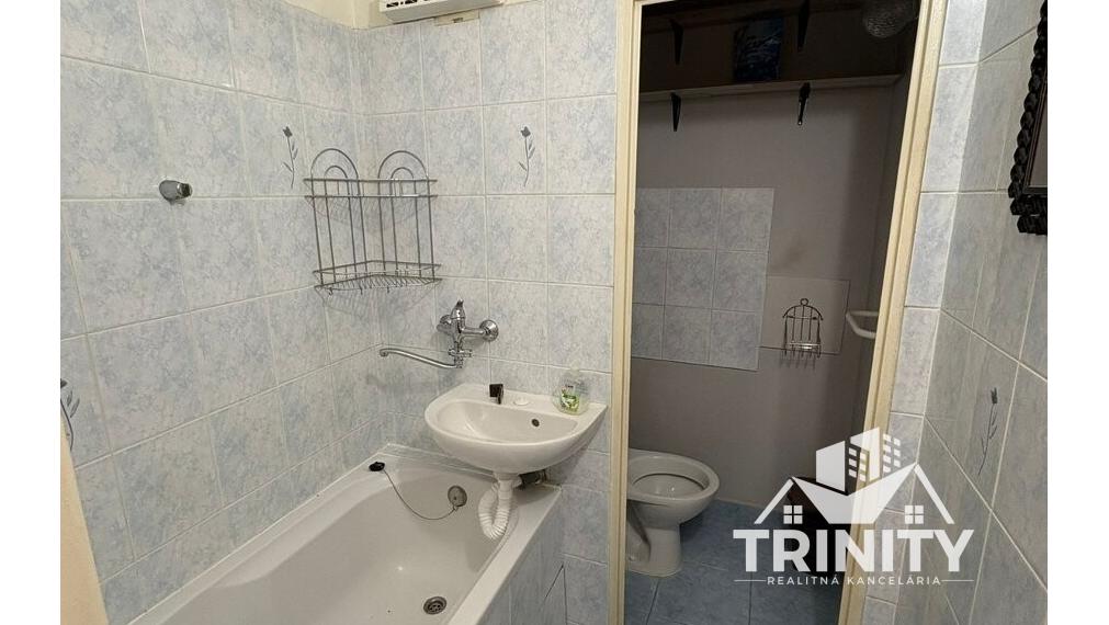 Na prenájom 1-izbový byt neďaleko autob. stanice v Nových Zámkoch