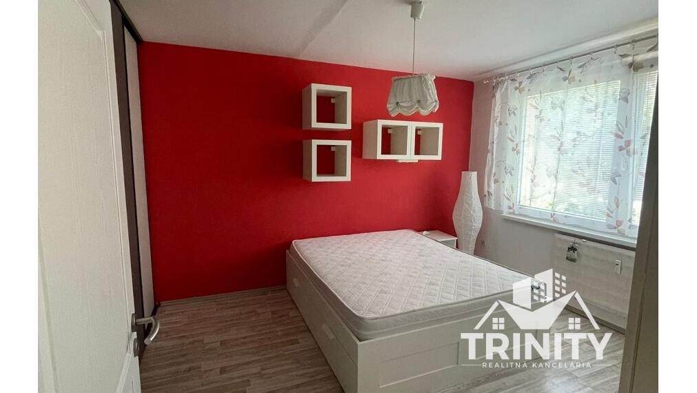 Na prenájom 1-izbový byt neďaleko autob. stanice v Nových Zámkoch