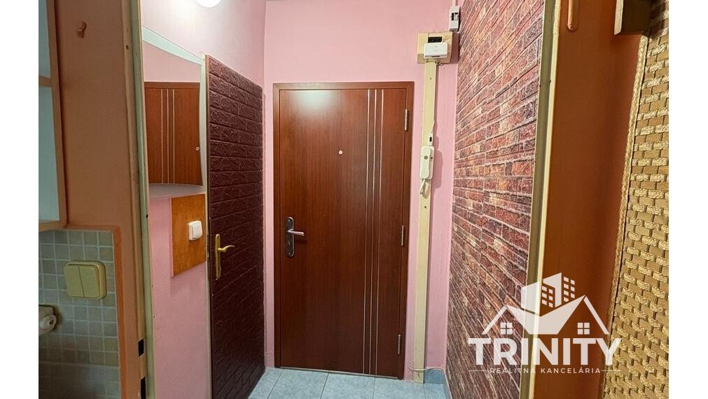 Na prenájom 1-izbový byt neďaleko autob. stanice v Nových Zámkoch