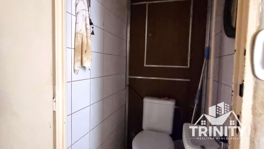 Na predaj priestranný 3-izbový byt  s balkónom v meste Nové Zámky