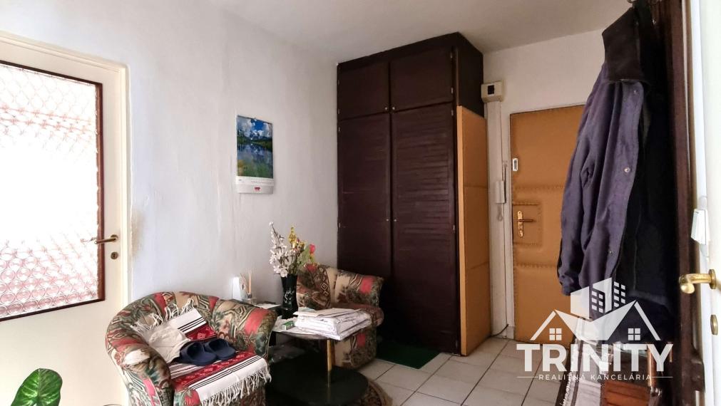 Na predaj priestranný 3-izbový byt  s balkónom v meste Nové Zámky