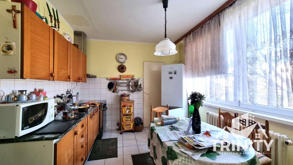 Na predaj priestranný 3-izbový byt  s balkónom v meste Nové Zámky