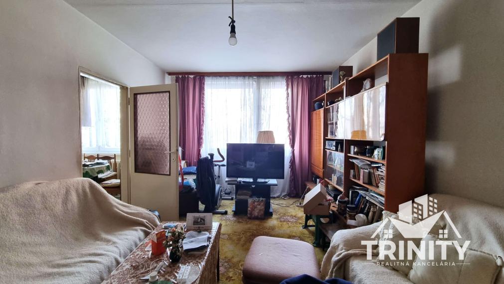 Na predaj priestranný 3-izbový byt  s balkónom v meste Nové Zámky