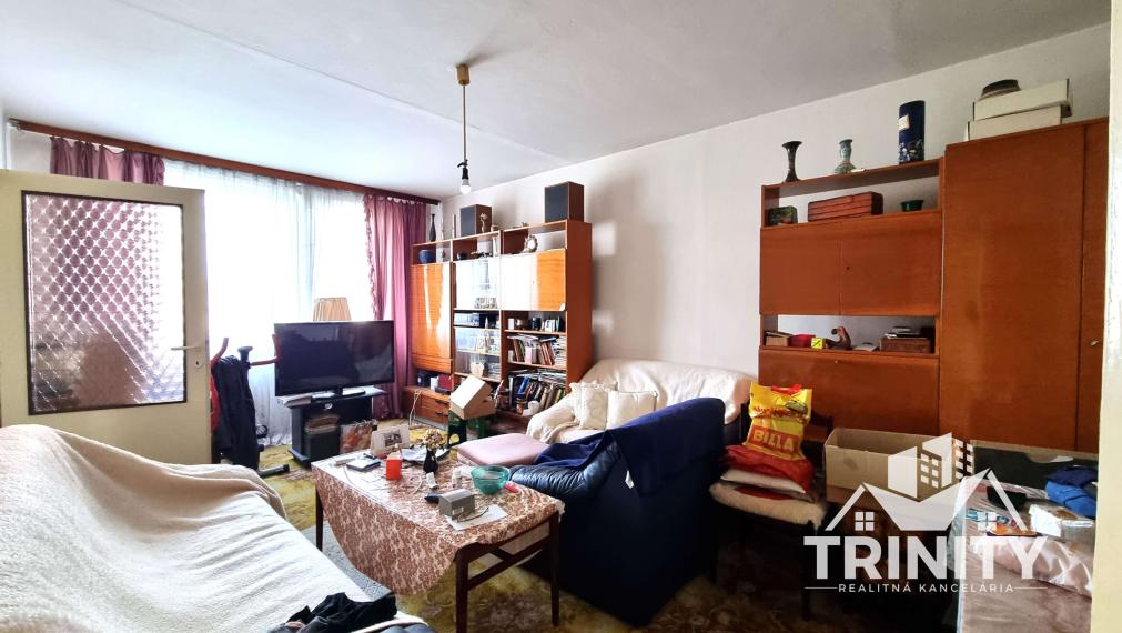 Na predaj priestranný 3-izbový byt  s balkónom v meste Nové Zámky