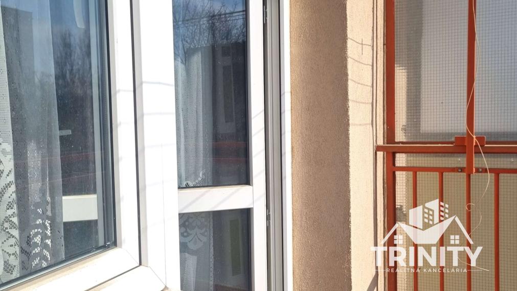 Na predaj priestranný 3-izbový byt  s balkónom v meste Nové Zámky