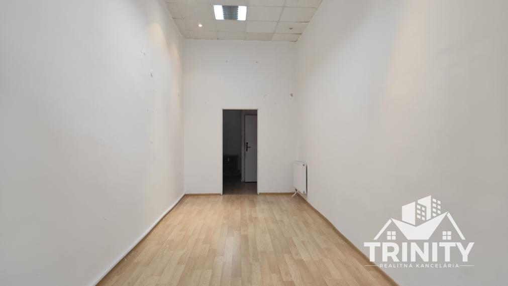 Na prenájom kancelársky/obchodný priestor v centre Nových Zámkov