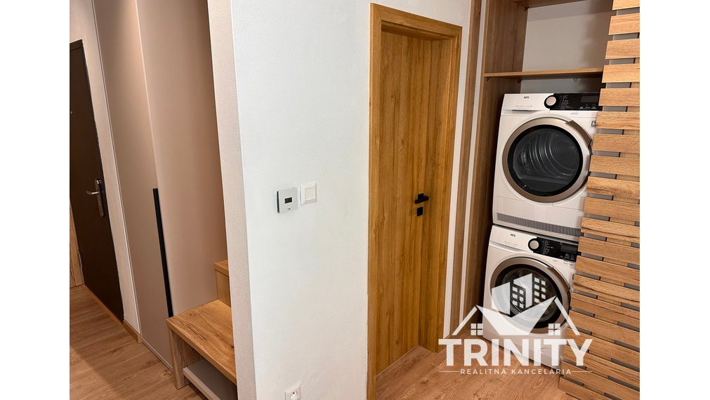 Na prenájom nadštandardne zariadený 2-izbový byt v Nových Zámkoch