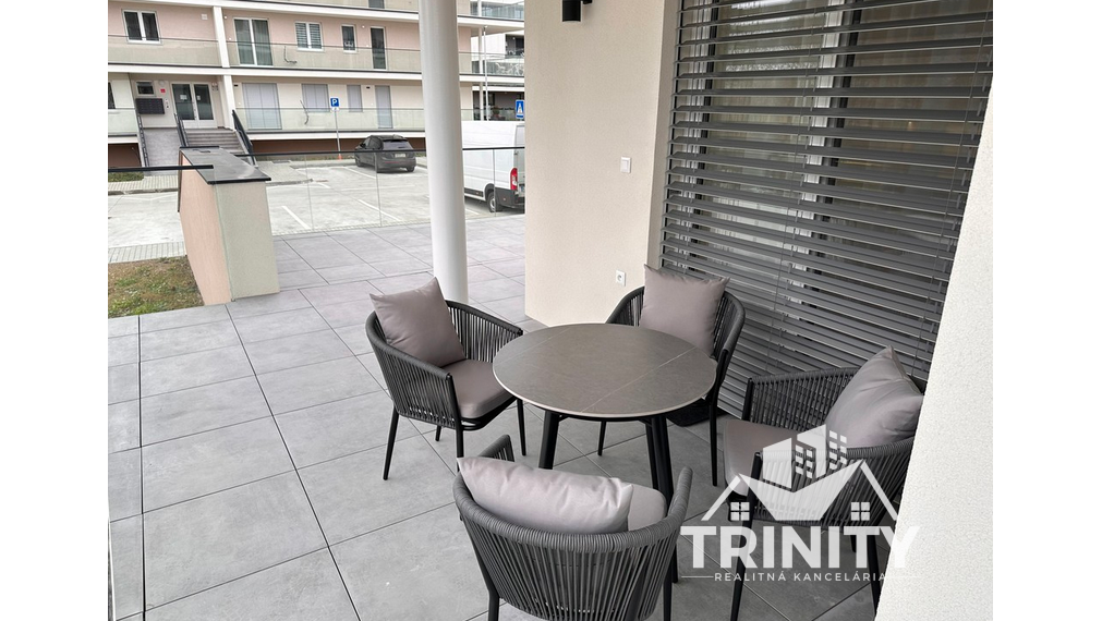 Na prenájom nadštandardne zariadený 2-izbový byt v Nových Zámkoch