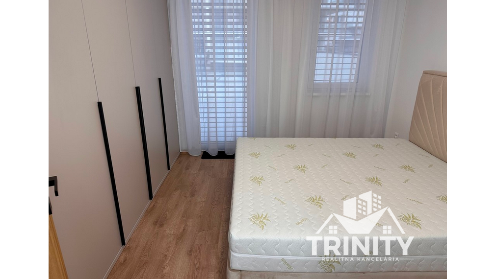 Na prenájom nadštandardne zariadený 2-izbový byt v Nových Zámkoch