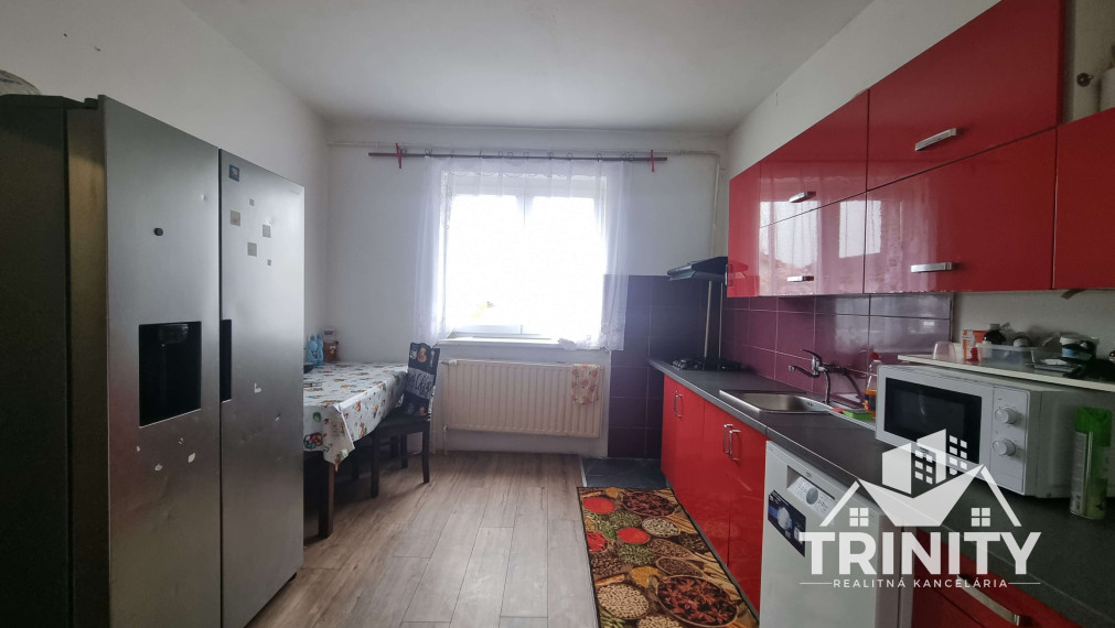 Na predaj dvojgeneračný 6-izbový rodinný dom v obci Hul