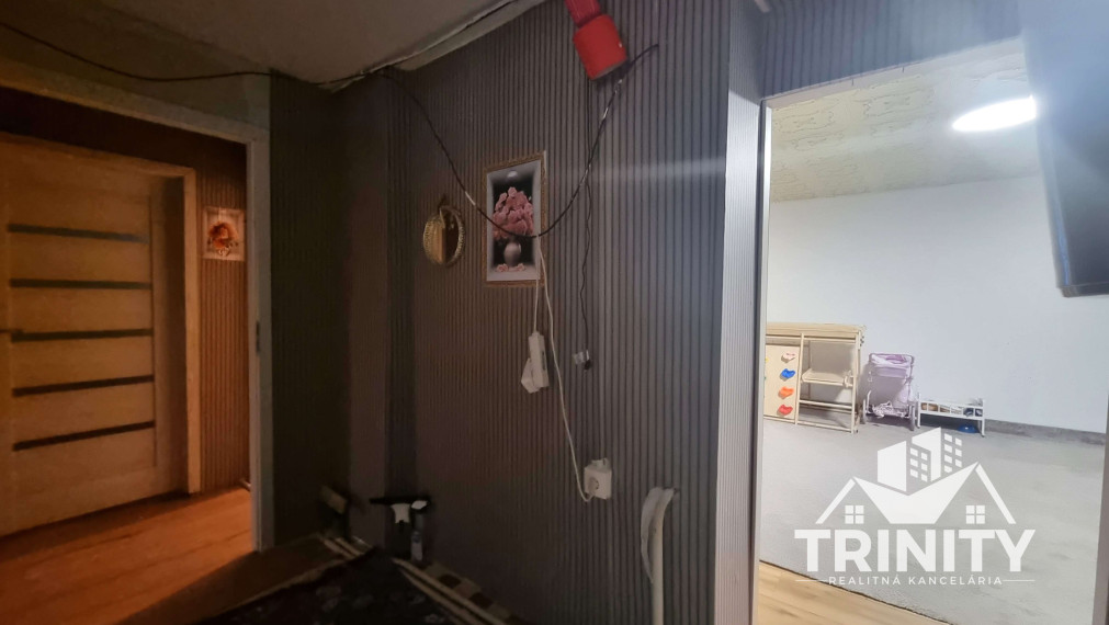 Na predaj dvojgeneračný 6-izbový rodinný dom v obci Hul