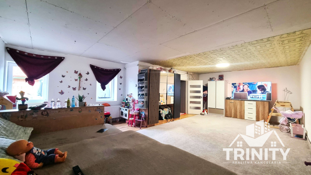 Na predaj dvojgeneračný 6-izbový rodinný dom v obci Hul