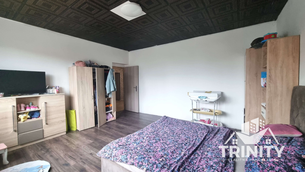 Na predaj dvojgeneračný 6-izbový rodinný dom v obci Hul