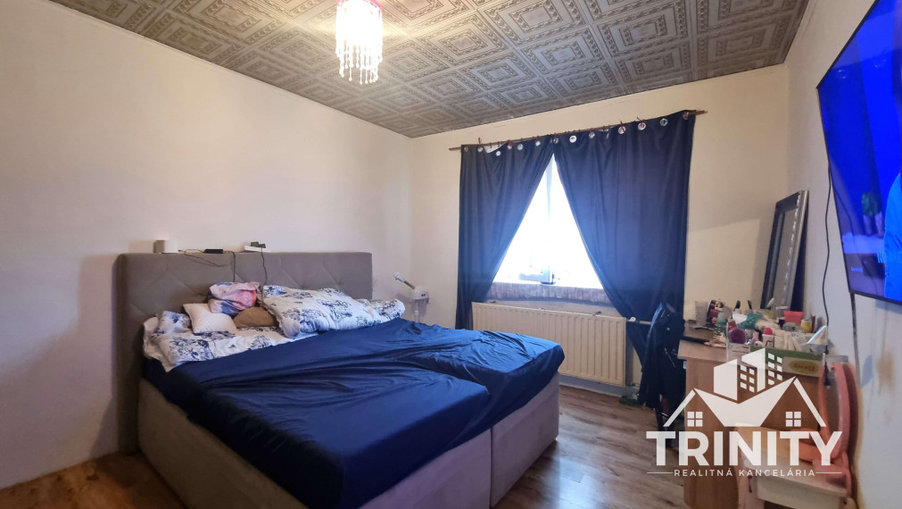 Na predaj dvojgeneračný 6-izbový rodinný dom v obci Hul