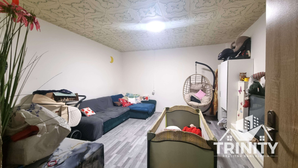 Na predaj dvojgeneračný 6-izbový rodinný dom v obci Hul