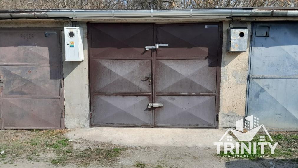 Na prenájom prerobená garáž s elektrikou v Nových Zámkoch
