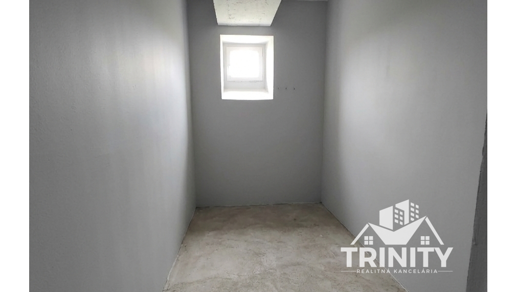 Na predaj tehlový 2-izbový byt s garážou v Nových Zámkoch