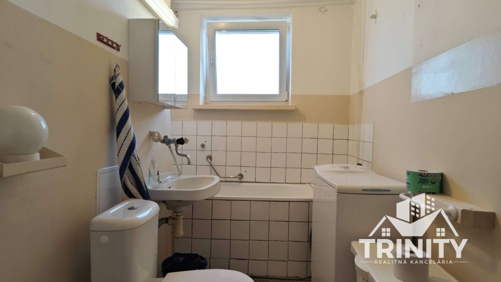 Na predaj tehlový 2-izbový byt s garážou v Nových Zámkoch