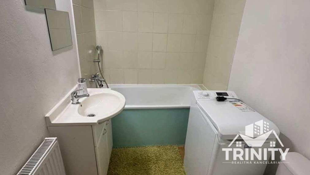 Na prenájom 2-izbový byt pri centre v Nových Zámkoch