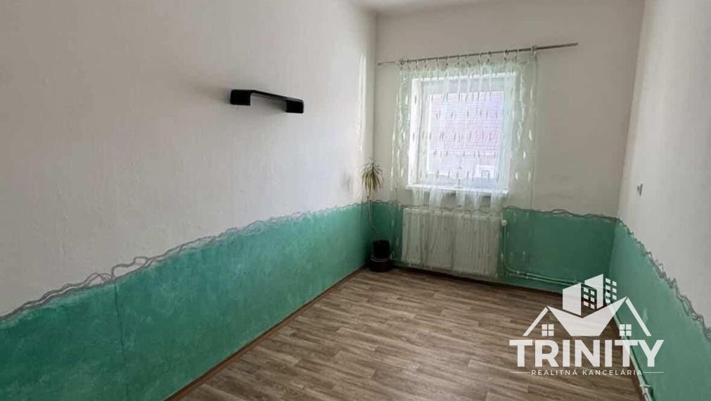 Na prenájom 2-izbový byt pri centre v Nových Zámkoch