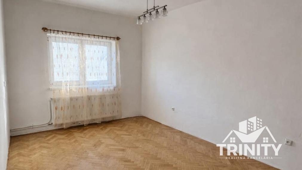 Na prenájom 2-izbový byt pri centre v Nových Zámkoch