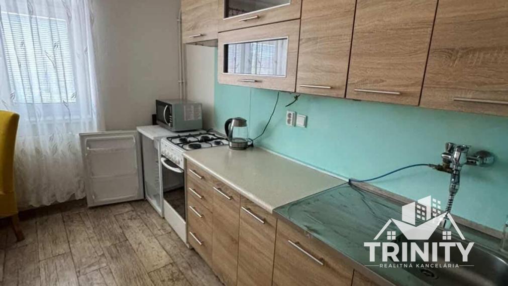 Na prenájom 2-izbový byt pri centre v Nových Zámkoch