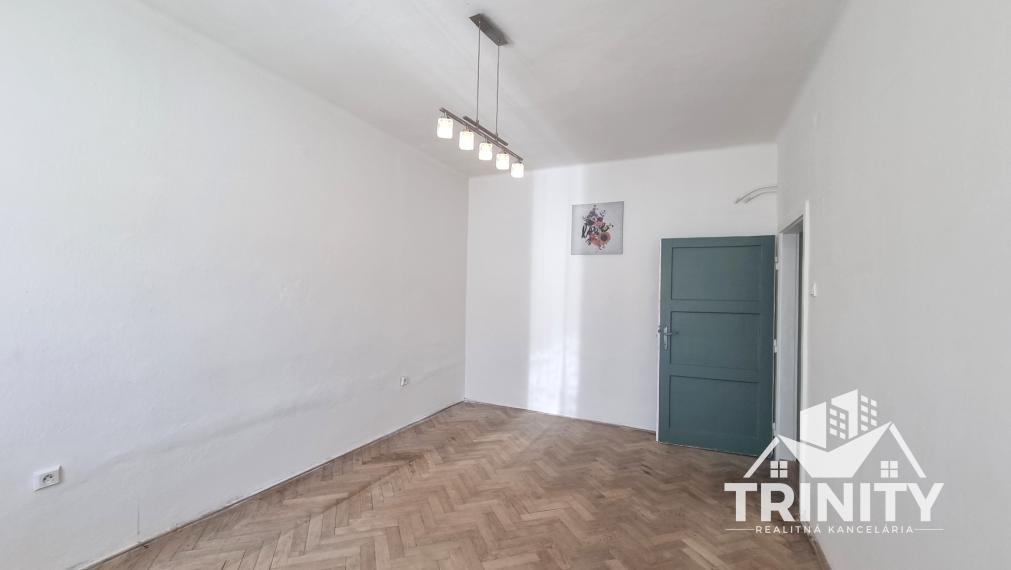 Na prenájom 2-izbový byt v centre mesta Nové Zámky