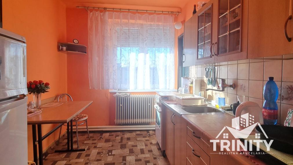 Na predaj 3-izbový byt s garážou v obci Dvory nad Žitavou