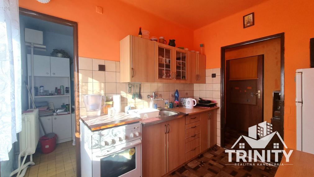 Na predaj 3-izbový byt s garážou v obci Dvory nad Žitavou